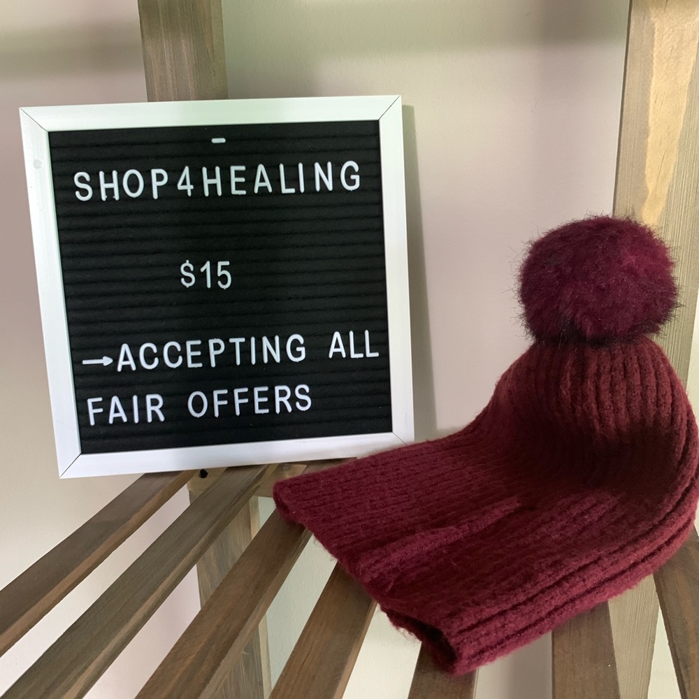 Elyse Red Pom Pom Beanie ✵ Cotton On